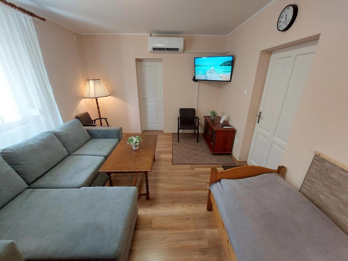 E-Tekergok Haza Otel Bukkzserc Oda fotoğraf