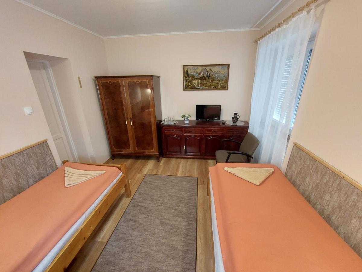 E-Tekergok Haza Otel Bukkzserc Oda fotoğraf